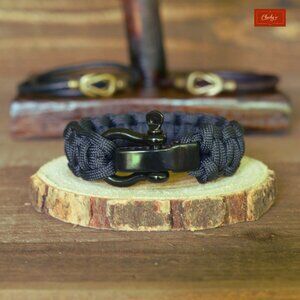 Paracord Bracelet/Survival Bracelet Black Shackle Closure Black(ID 195)